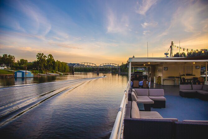 2.5-hour Dinner Cruise on Willamette River - Live Piano and Service That Keeps the Mood Comfortable
