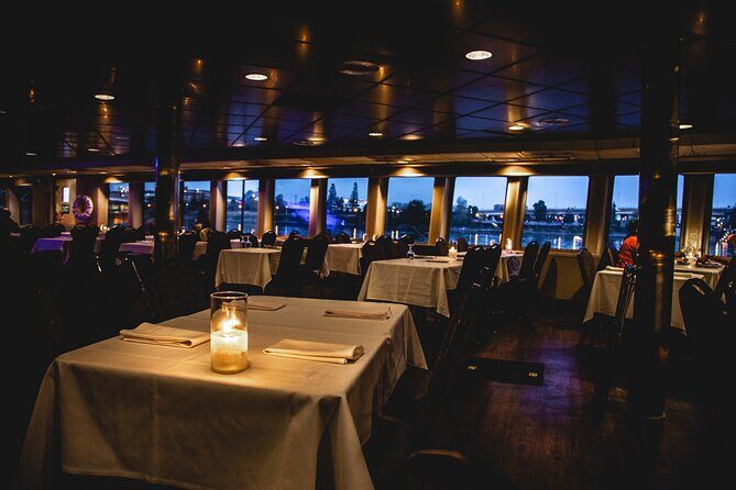 2.5-hour Dinner Cruise on Willamette River - Outer Deck Views and Narration: How to Get the Most Out of the Bridges
