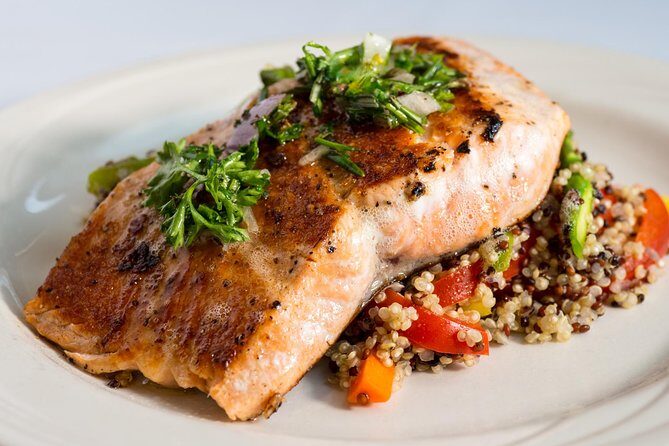 2.5-hour Dinner Cruise on Willamette River - Dietary Options and What to Expect From the Menu
