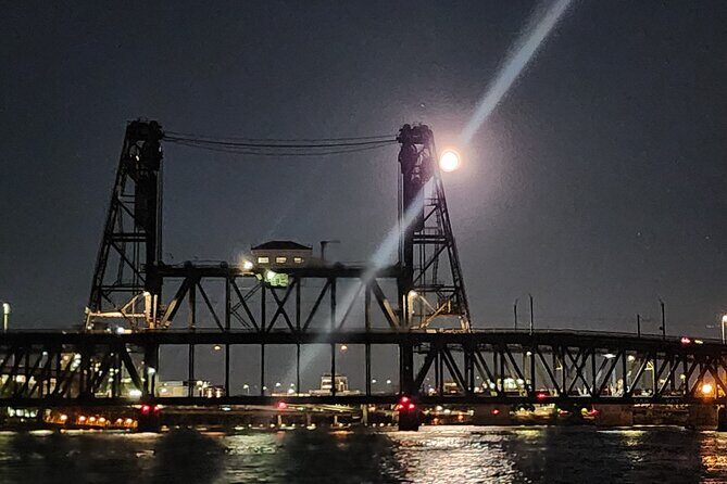 2-Hour Sunset River Cruise on the Stunning Willamette River - Governor Tom McCall Waterfront Park: The City’s Green Spine