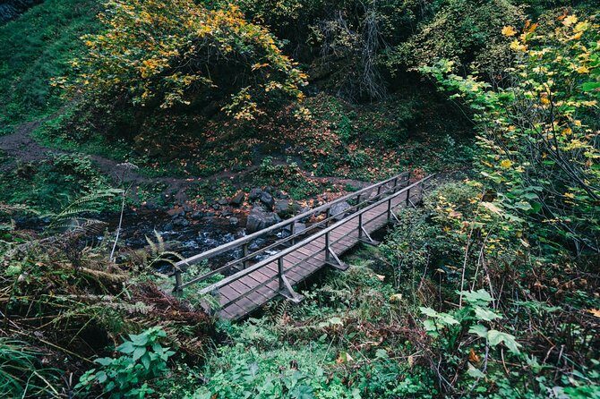 Afternoon Multnomah Falls and Gorge Waterfalls Tour - Vista House at Columbia River Gorge: stonework plus big views