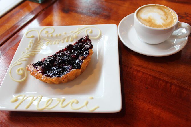 Alberta Arts District Food Tour - Nucleus Portland gallery time: 20 minutes with art and gifts