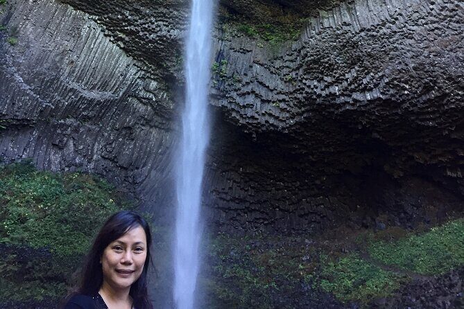 Explore Columbia River Gorge Half-Day Small-Group Hiking Tour - Multnomah Falls: plan for a classic, crowd-attracting stop