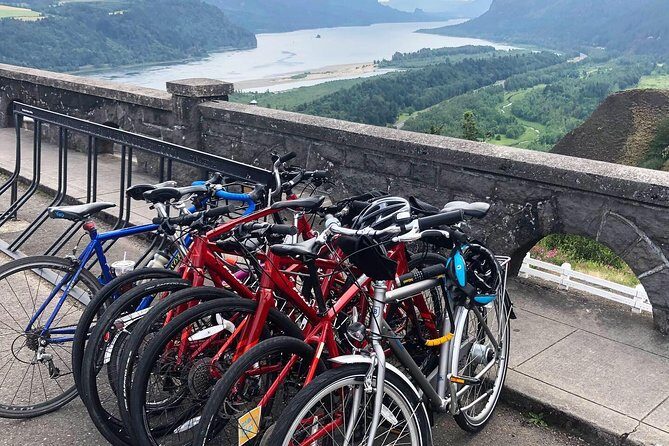 Hike and Bike Tour to Columbia River Gorge Waterfalls - Stop 1 and the Gorge orientation: Multnomah-area views
