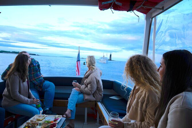 Large Group Private Wooden Boat Sightseeing & Lighthouse Charter - The 2-hour loop: how the itinerary flows and what each stop adds
