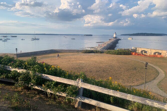 Lighthouse Bicycle Tour from South Portland with 4 Lighthouses - Guides and the stories that make the stops connect