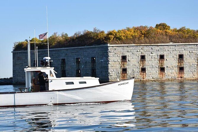 Maine Fall Foliage Private Lobster Boat Cruise with Local Drinks - Peaks Island and Cushing Island: small islands with a mellow feel