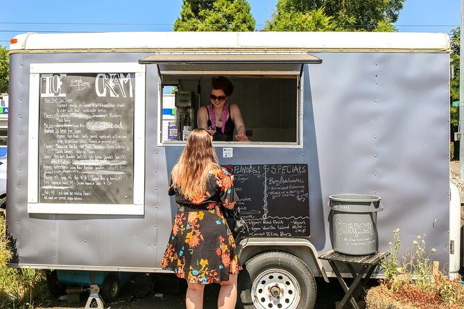 Portland Food Carts, Pods & Patios Tour - Guides, group size, and why the vibe stays friendly