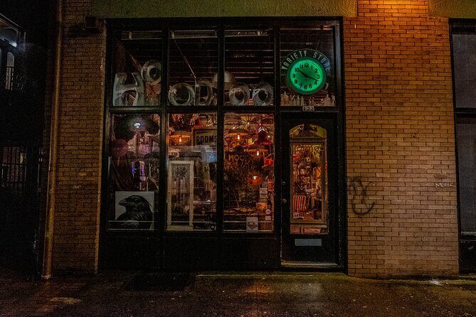 Portland Ghosts Boos and Booze Haunted Pub Crawl - Guides: the difference between a fun story and a standout night
