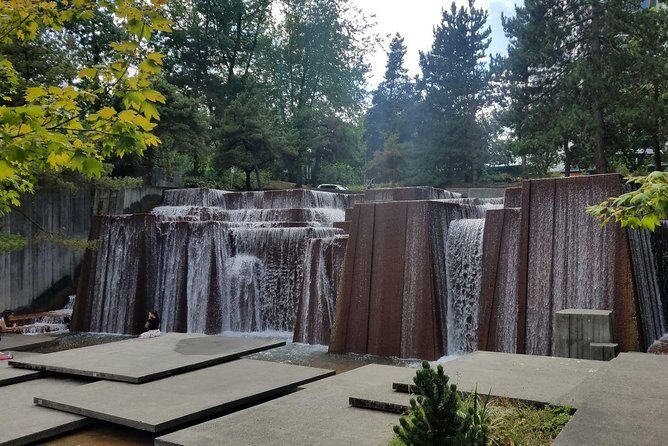 Portland, Oregon City Tour! - Portland’s Central Living-Room Plaza and the Willamette River Walk