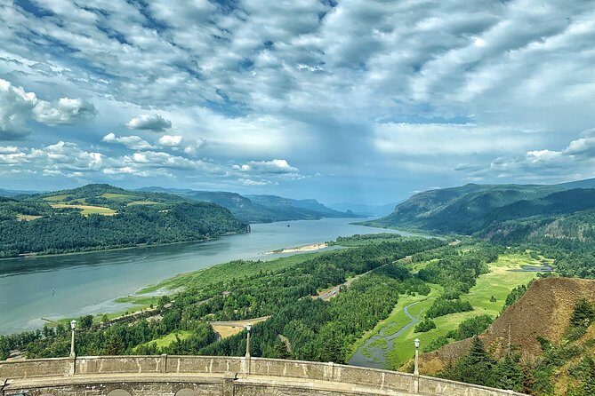 Portland Sightseeing Tour Including Columbia Gorge Waterfalls - Seasonal Adds: Oregon Society of Artists or World Forestry Center