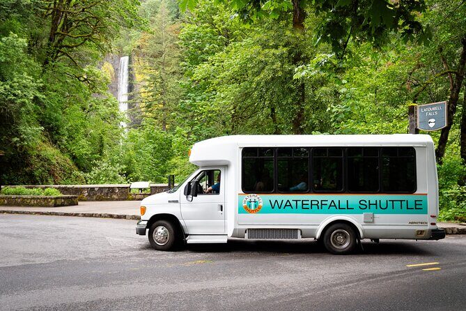 Sunset Tour of Multnomah Falls plus Vista House and Other Falls - Latourell Falls: huge falls with a park-town vibe