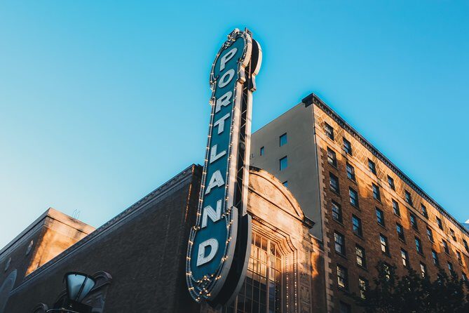 'The Best of Portland' City Tour: Small-Group Sightseeing Tour - Powell’s City of Books finish: planning your next few hours