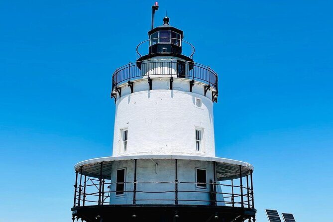 Two Hour Lighthouse Bicycle Tour from South Portland-Mellow - Spring Point Ledge Lighthouse: 1897 power at the end of a granite breakwater and the 1812 fort next door