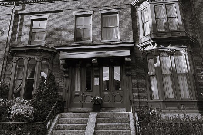 Walk With Ghosts in Portland - A 60-minute lantern-lit ghost walk that keeps moving