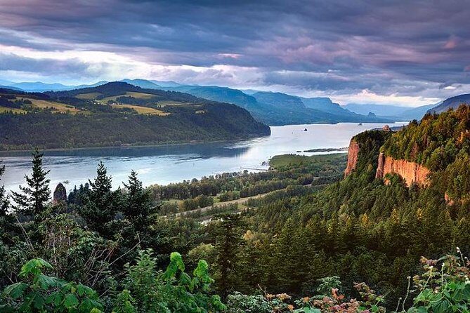 Waterfalls & Wine Tour-Multnomah Falls,Vineyards,Hood River Combo - Latourell Falls: close, photogenic, and not just a name on a map