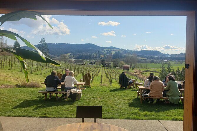 Willamette Valley Wine Tour with Lunch - Guide style matters: the small-group advantage with names you might meet
